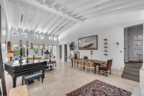 Купить виллу или дом в Ки-Бискейн, Флорида 5 спален, 322.93м2, № 2052696 - фото 2