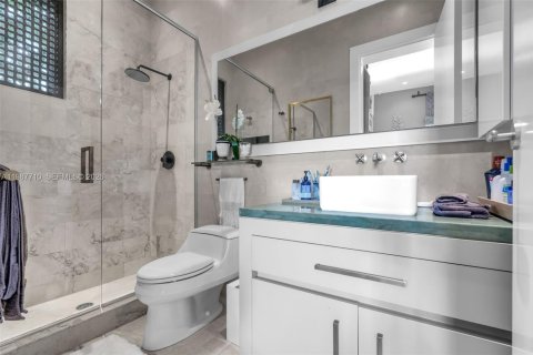 Купить виллу или дом в Ки-Бискейн, Флорида 5 спален, 322.93м2, № 2052696 - фото 20