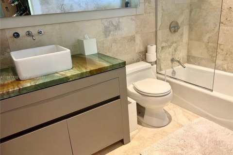 Купить виллу или дом в Ки-Бискейн, Флорида 5 спален, 322.93м2, № 2052696 - фото 22