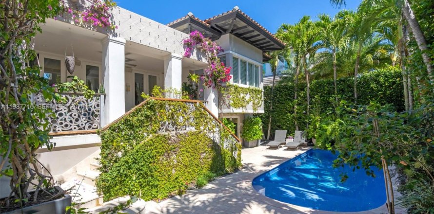 Дом в Ки-Бискейн, Флорида 5 спален, 322.93м2 № 2052696