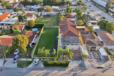 Terrain à Hialeah, Floride № 2001140