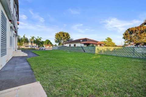 Terrain à vendre à Hialeah, Floride № 2001140 - photo 2