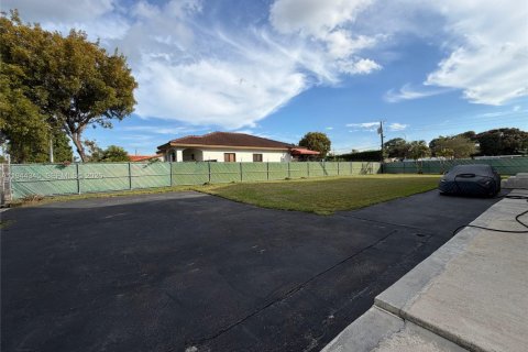 Terrain à vendre à Hialeah, Floride № 2001140 - photo 5