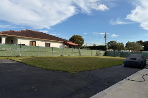 Terrain à vendre à Hialeah, Floride № 2001140 - photo 4