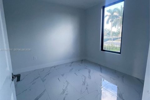 Commercial property in Florida City, Florida 199.18 sq.m. № 1998686 - photo 11