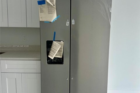 Commercial property in Florida City, Florida 199.18 sq.m. № 1998686 - photo 8