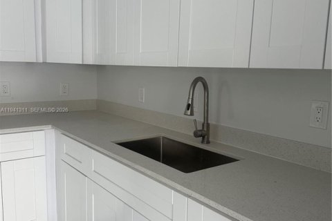 Commercial property in Florida City, Florida 199.18 sq.m. № 1998686 - photo 9