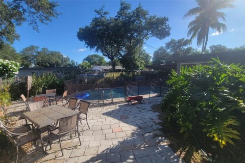 House in Hollywood, Florida 3 bedrooms, 69.12 sq.m. № 1961712 - photo 15