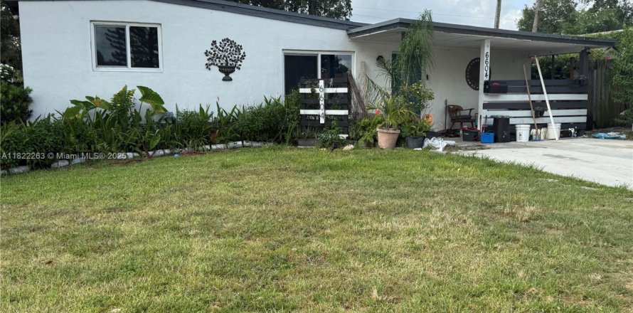 House in Hollywood, Florida 3 bedrooms, 69.12 sq.m. № 1961712