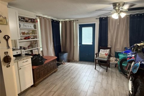 House in Hollywood, Florida 3 bedrooms, 69.12 sq.m. № 1961712 - photo 8