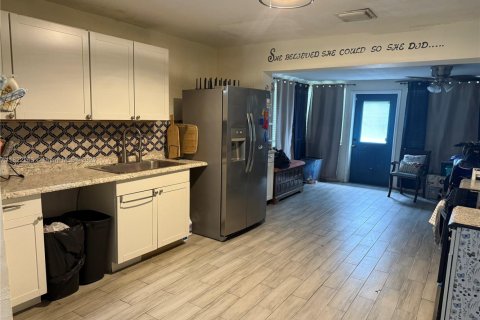 House in Hollywood, Florida 3 bedrooms, 69.12 sq.m. № 1961712 - photo 6