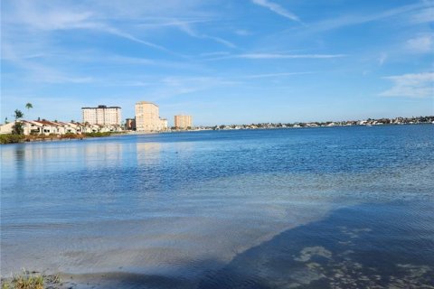 Condominio en alquiler en Saint Petersburg, Florida, 2 dormitorios, 82.68 m2 № 1825208 - foto 19