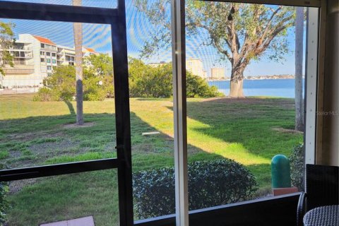 Condominio en alquiler en Saint Petersburg, Florida, 2 dormitorios, 82.68 m2 № 1825208 - foto 3