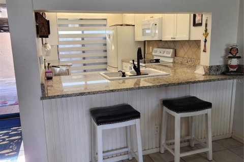 Condominio en alquiler en Saint Petersburg, Florida, 2 dormitorios, 82.68 m2 № 1825208 - foto 5