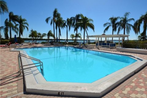 Condominio en alquiler en Saint Petersburg, Florida, 2 dormitorios, 82.68 m2 № 1825208 - foto 1