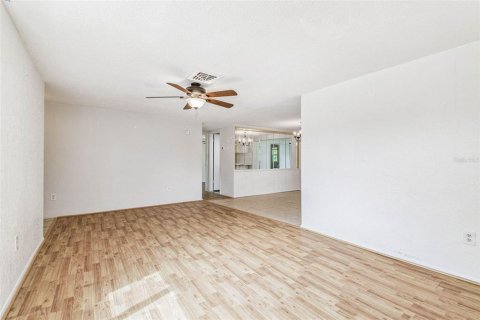 House in Hudson, Florida 2 bedrooms, 107.02 sq.m. № 1898803 - photo 6