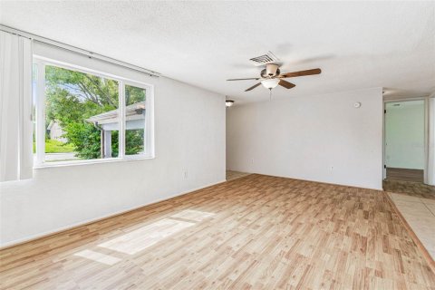 House in Hudson, Florida 2 bedrooms, 107.02 sq.m. № 1898803 - photo 5