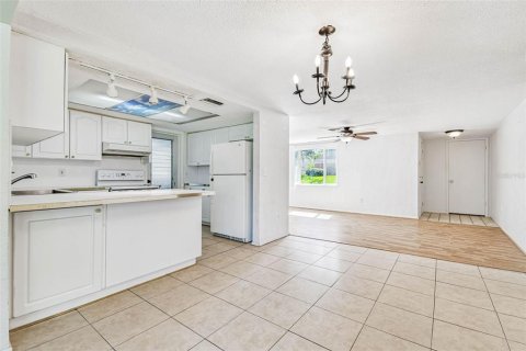 House in Hudson, Florida 2 bedrooms, 107.02 sq.m. № 1898803 - photo 8