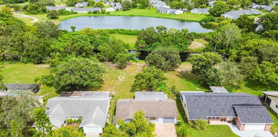 House in Hudson, Florida 2 bedrooms, 107.02 sq.m. № 1898803