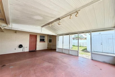 Casa en venta en Tampa, Florida, 4 dormitorios, 208.01 m2 № 2200803 - foto 8