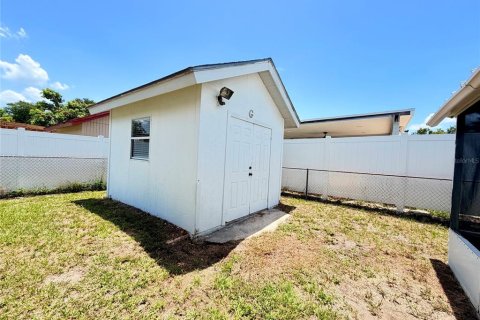 Casa en venta en Tampa, Florida, 4 dormitorios, 208.01 m2 № 2200803 - foto 11