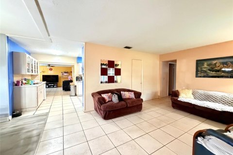 Casa en venta en Tampa, Florida, 4 dormitorios, 208.01 m2 № 2200803 - foto 16