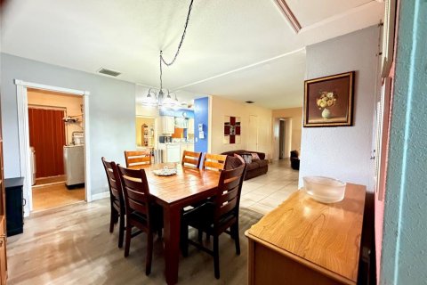 Casa en venta en Tampa, Florida, 4 dormitorios, 208.01 m2 № 2200803 - foto 17