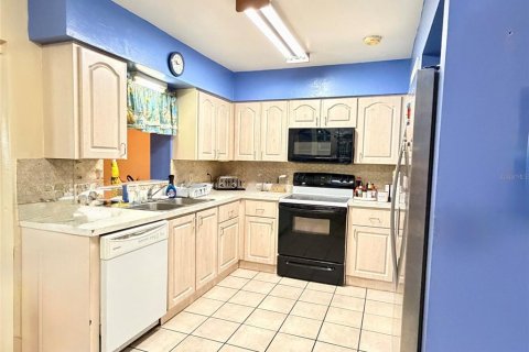 Casa en venta en Tampa, Florida, 4 dormitorios, 208.01 m2 № 2200803 - foto 21