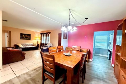 Casa en venta en Tampa, Florida, 4 dormitorios, 208.01 m2 № 2200803 - foto 13