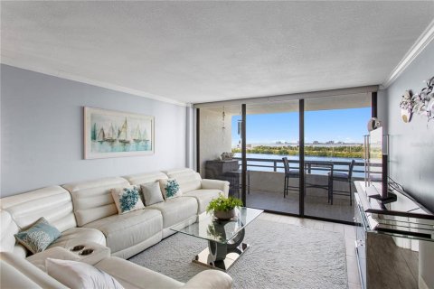 Condo in Tampa, Florida, 1 bedroom  № 2095184 - photo 2