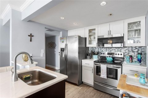 Condo in Tampa, Florida, 1 bedroom  № 2095184 - photo 12