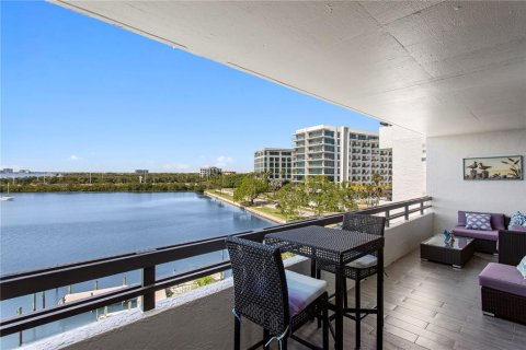Condo in Tampa, Florida, 1 bedroom  № 2095184 - photo 7