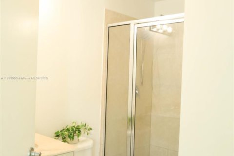 Снять в аренду кондоминиум в Майами, Флорида 2 спальни, 88.07м2, № 1951383 - фото 12