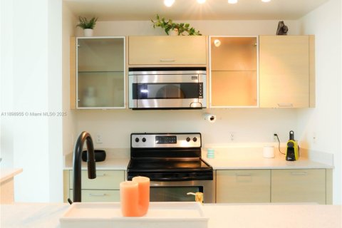 Снять в аренду кондоминиум в Майами, Флорида 2 спальни, 88.07м2, № 1951383 - фото 3