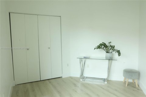 Снять в аренду кондоминиум в Майами, Флорида 2 спальни, 88.07м2, № 1951383 - фото 11