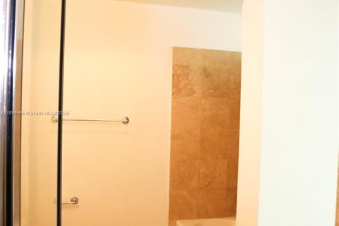 Снять в аренду кондоминиум в Майами, Флорида 2 спальни, 88.07м2, № 1951383 - фото 9