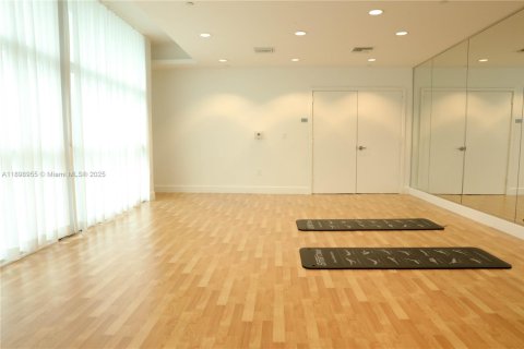 Снять в аренду кондоминиум в Майами, Флорида 2 спальни, 88.07м2, № 1951383 - фото 17