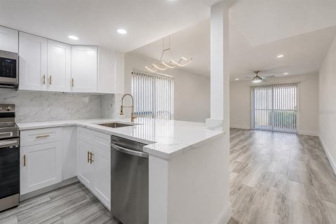Copropriété à louer à Tampa, Floride: 2 chambres, 111.48 m2 № 2167514 - photo 6