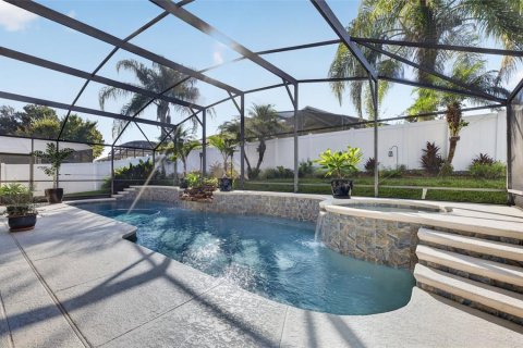 House in Winter Springs, Florida 4 bedrooms, 190.45 sq.m. № 2396164 - photo 2