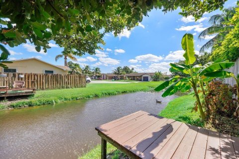 House in Sunrise, Florida 4 bedrooms, 218.23 sq.m. № 2429762 - photo 15