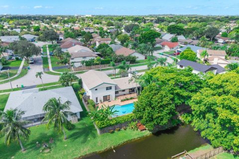 House in Sunrise, Florida 4 bedrooms, 218.23 sq.m. № 2429762 - photo 5