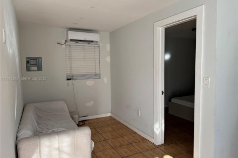 Immobilier commercial à louer à Miami, Floride: 1 chambre, 82.31 m2 № 1987342 - photo 2