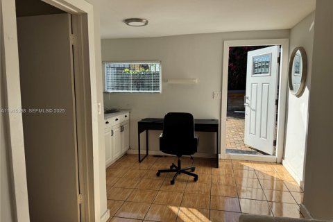 Immobilier commercial à louer à Miami, Floride: 1 chambre, 82.31 m2 № 1987342 - photo 4