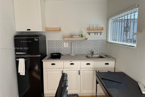 Immobilier commercial à louer à Miami, Floride: 1 chambre, 82.31 m2 № 1987342 - photo 1