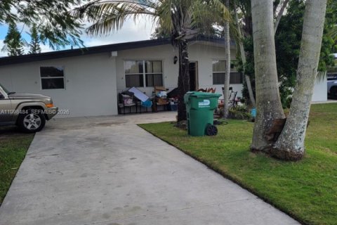 House in Homestead, Florida 3 bedrooms, 192.59 sq.m. № 2069610