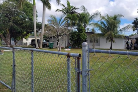 House in Homestead, Florida 3 bedrooms, 192.59 sq.m. № 2069610 - photo 2