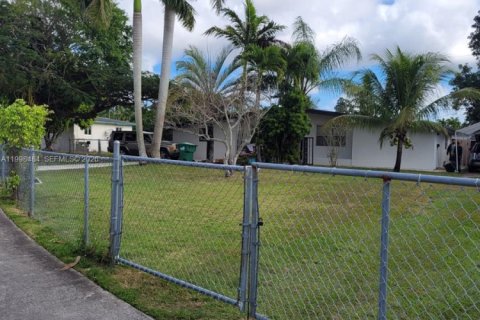 House in Homestead, Florida 3 bedrooms, 192.59 sq.m. № 2069610 - photo 3