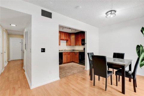 Condo in Orlando, Florida, 2 bedrooms  № 1771349 - photo 10