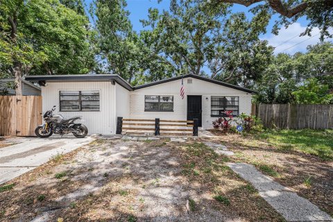 House in Pinellas Park, Florida 3 bedrooms, 117.34 sq.m. № 1761187 - photo 1