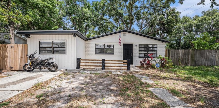 House in Pinellas Park, Florida 3 bedrooms, 117.34 sq.m. № 1761187